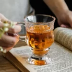 استکان چایخوری پایه دار طرح کلاسیک